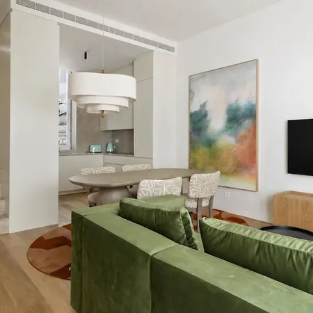 1-bedroom Townhouse With Rooftop In *