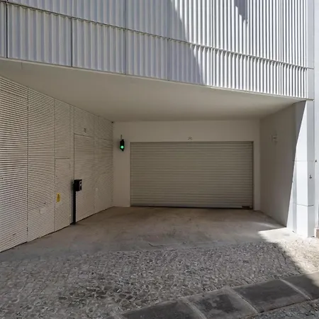 1-bedroom Townhouse With Rooftop In リスボン
